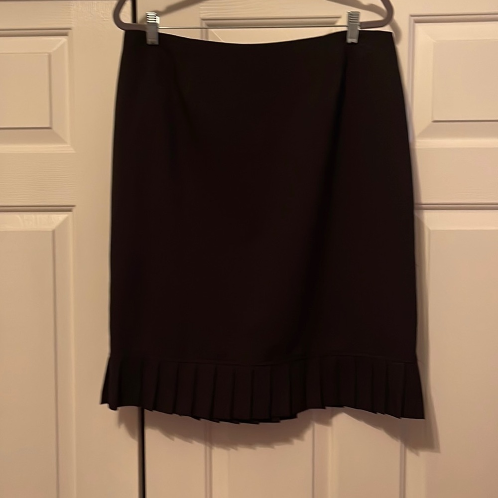 Classy black skirt cute and comfortable